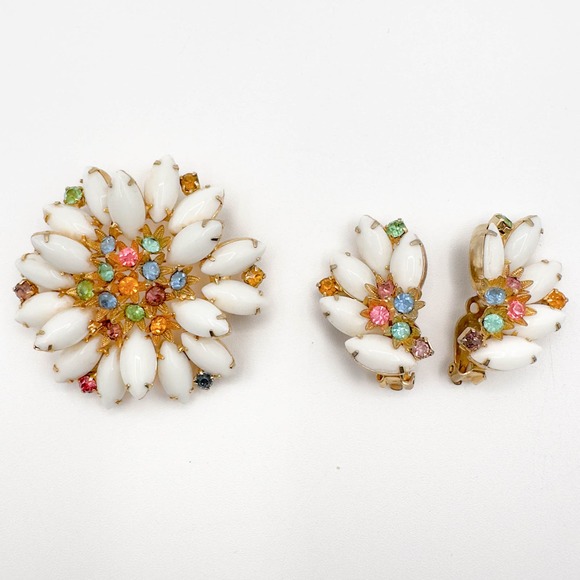 D&E Juliana White Milk Glass Navette Pastel Rhinestone Floral Brooch Earring Set - Picture 6 of 11